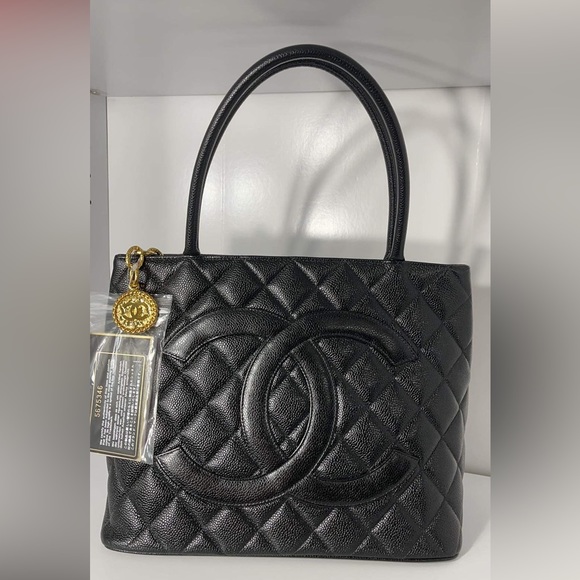 Chanel Medallion in Caviar Leather - Picture 1 of 5